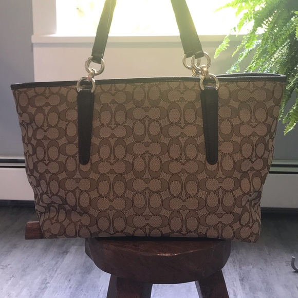 Coach Signature Bag - Picture 8 of 16